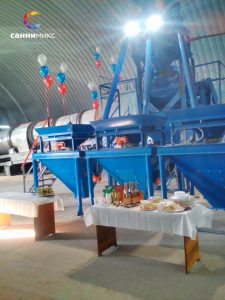 Сушильный барабан в цеху — вид сбоку